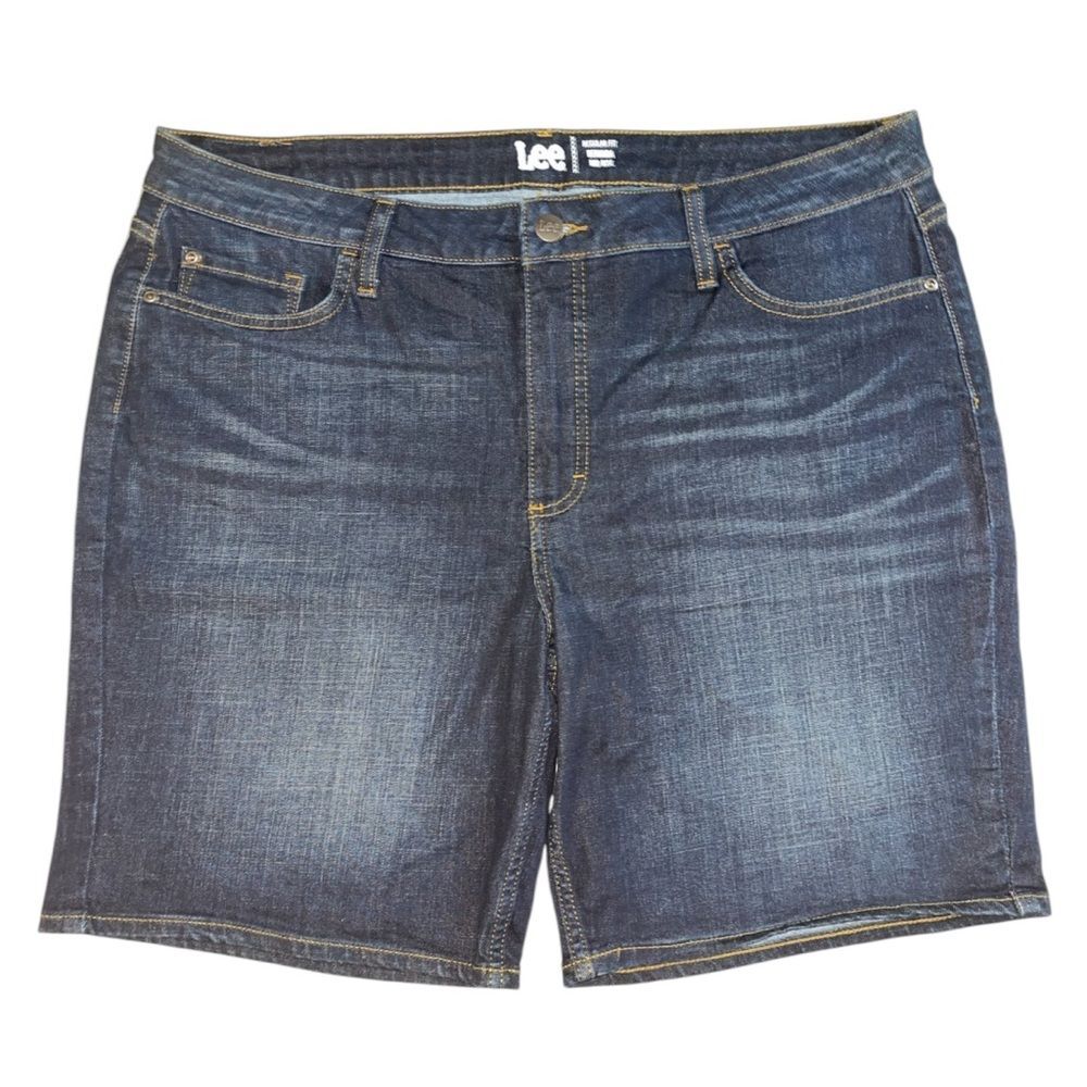 Lee Women’s Regular Fit Bermuda Mid Rise Shorts in Dark Wash | Size 20M